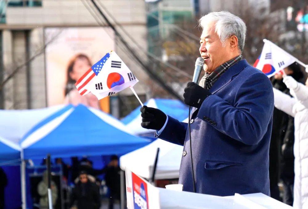 전광훈, 출국금지 취소 소송…도피 우려 낙인 vs 법무부 ‘혐의 중대’
