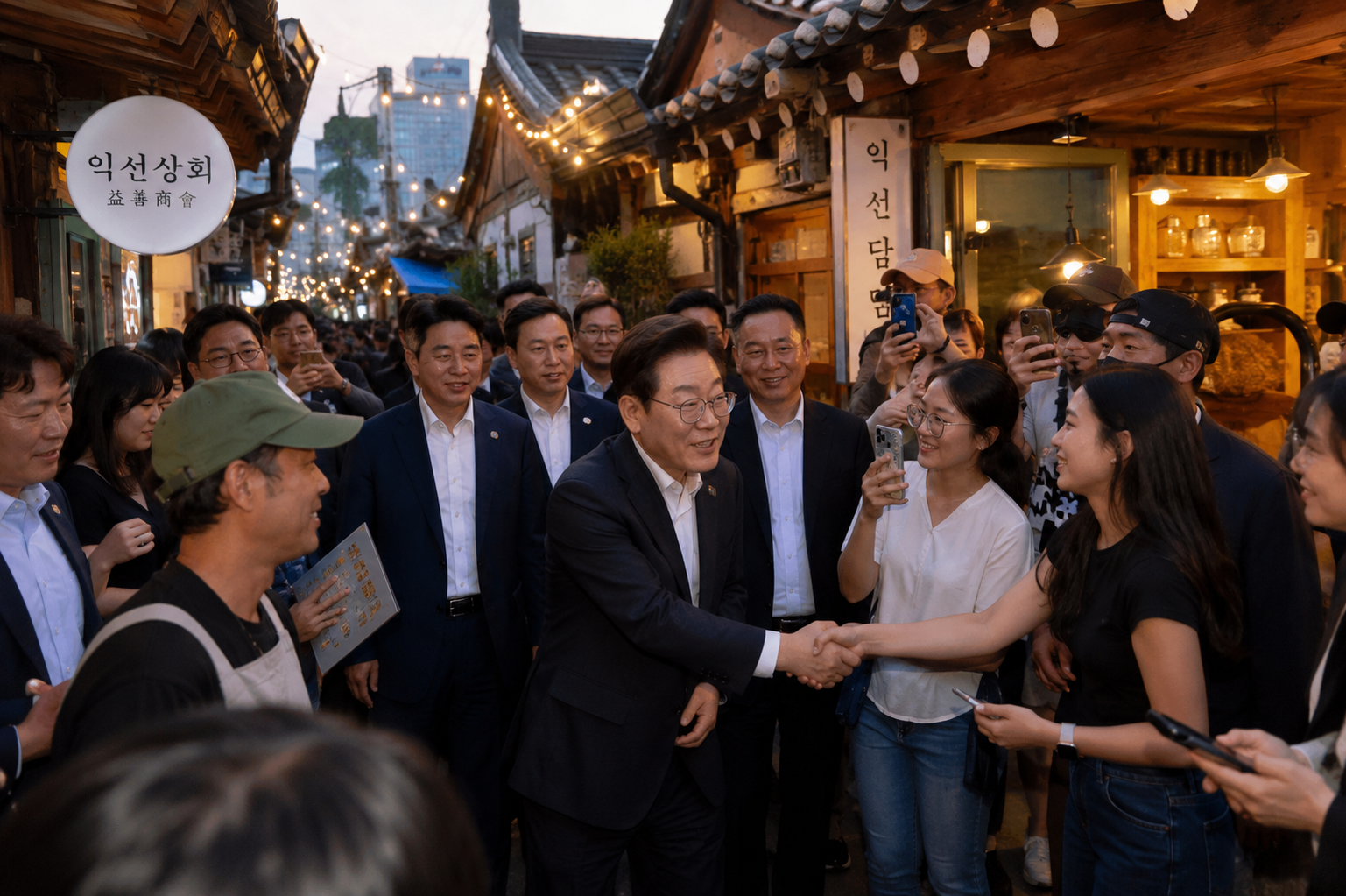 1 익선동 골목 민생 소통 장면.png