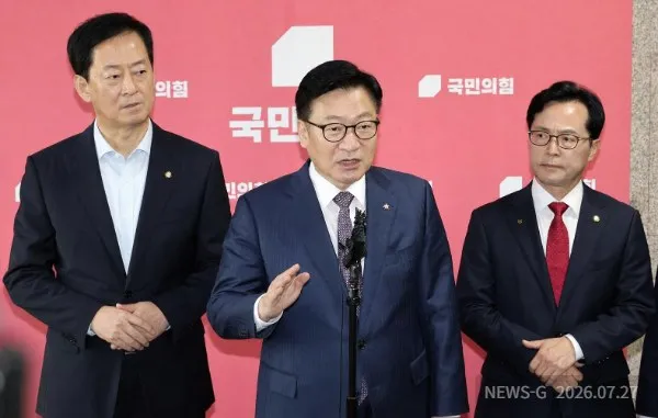 상임위 한자리가 부른 ‘멱살 정치’…국민의힘이 권영진 징계에 사활 거는 이유